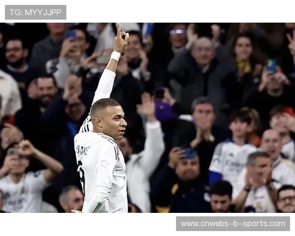 姆巴佩连续两天缺席皇马合练，左膝不适出战皇家社会存疑