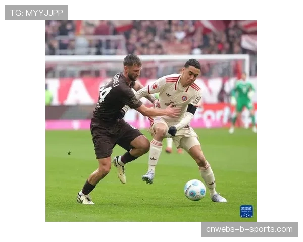 终场哨响，圣保利球员低头离场，拜仁众将拥抱庆祝